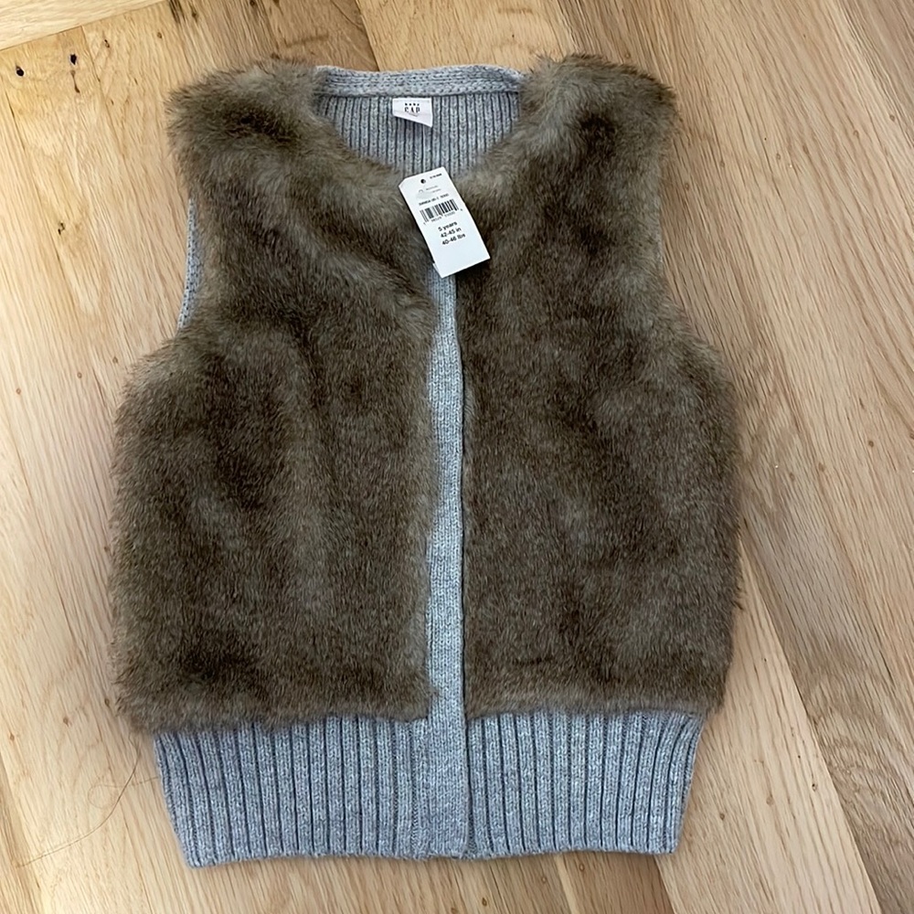 NEW Baby Gap Girl Fur Vest Size 5T